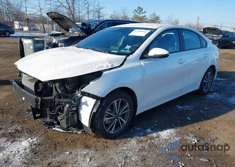 2024 Kia Forte Lxs z USA, uszkodzony, nr VIN 3KPF24AD2RE810683